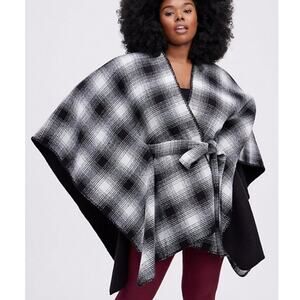 TORRID 0X-6X REVERSIBLE RUANA PONCHO WAIST TIE OVERSIZED COZY PLAID BLACK WHITE